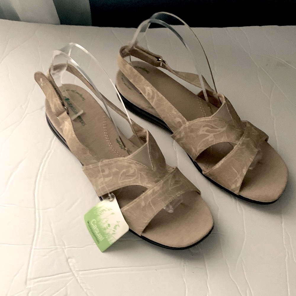 💥NWT-Grasshoppers Sandals- Size 9.5W💥